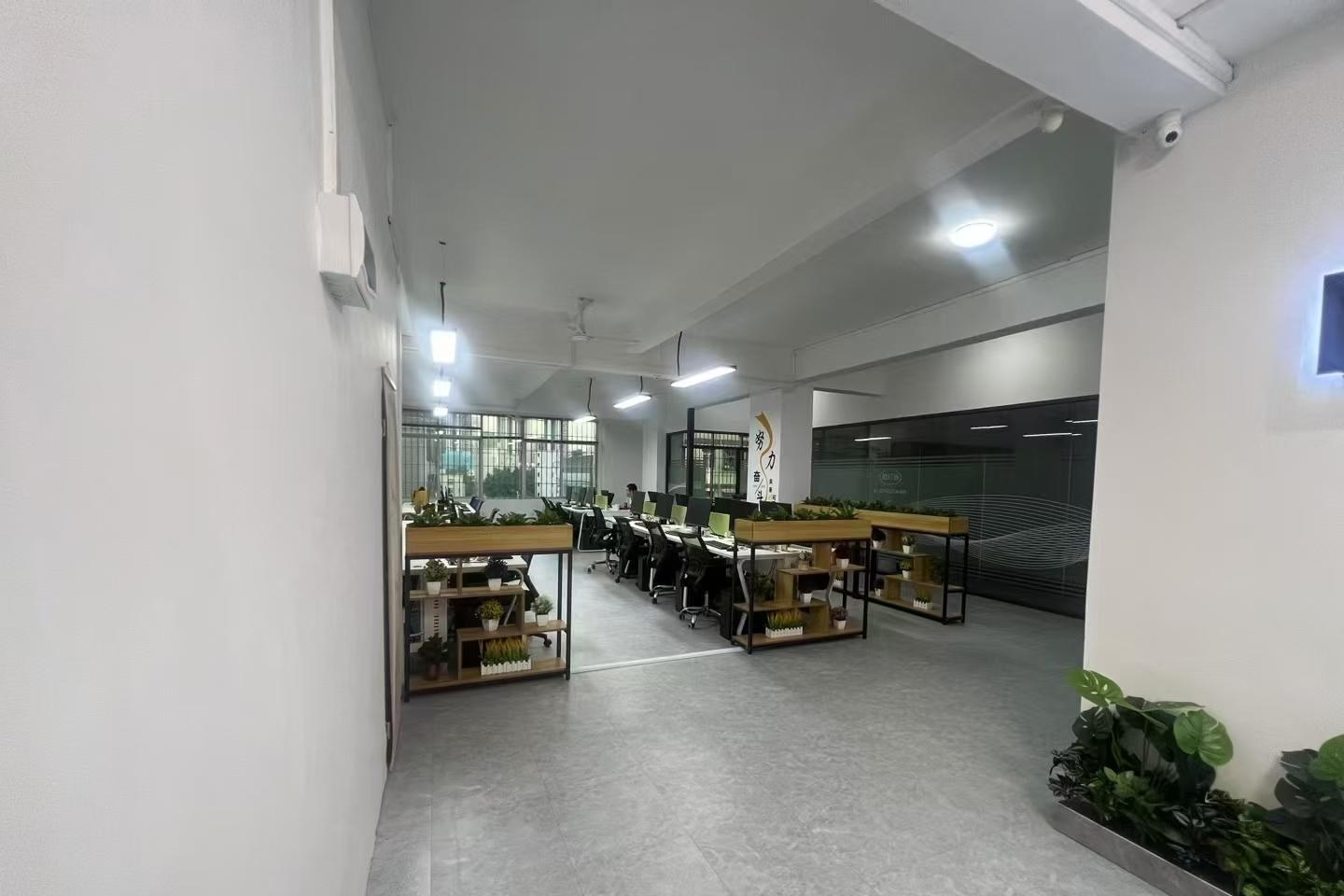 万盛创业园 438㎡ 精装 低楼层办公室出租