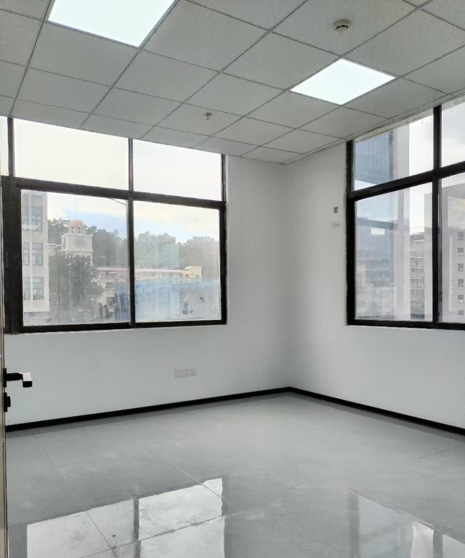 兴华工业大厦 242㎡ 精装 中楼层办公室出租