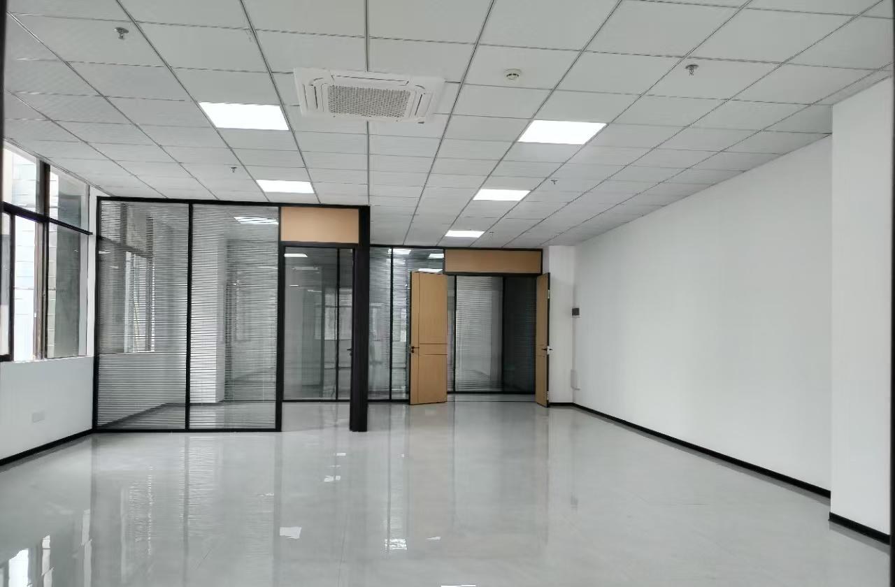 兴华工业大厦 242㎡ 精装 中楼层办公室出租