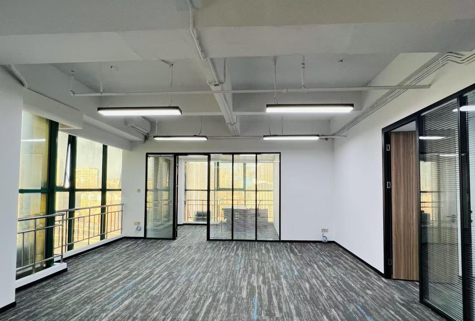 布吉中心广场 158㎡ 精装 中楼层办公室出租