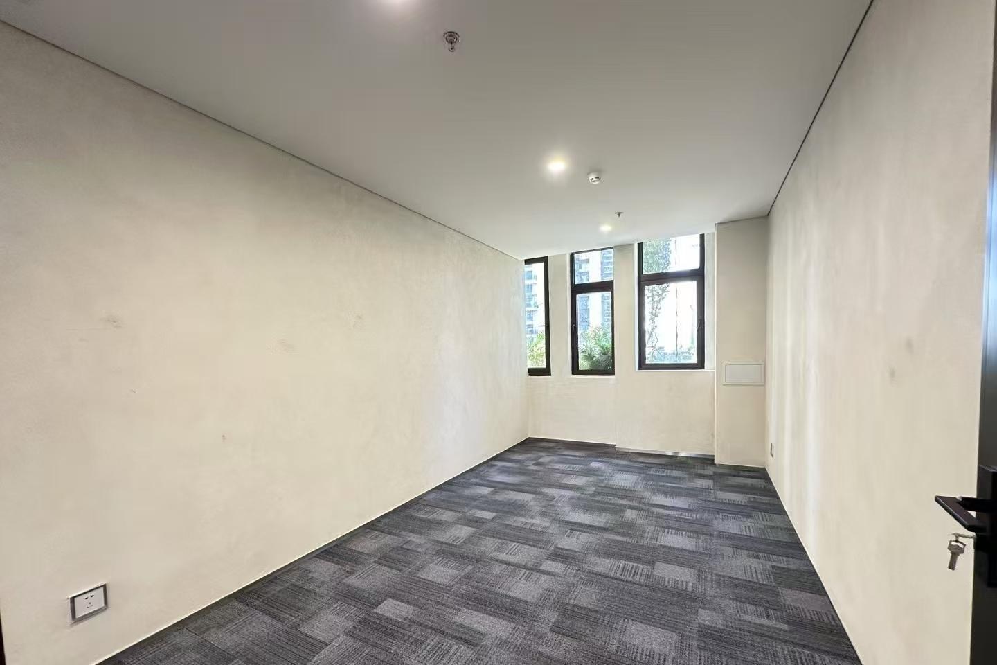 泰华·梧桐聚落花园 370㎡ 精装 低楼层办公室出租
