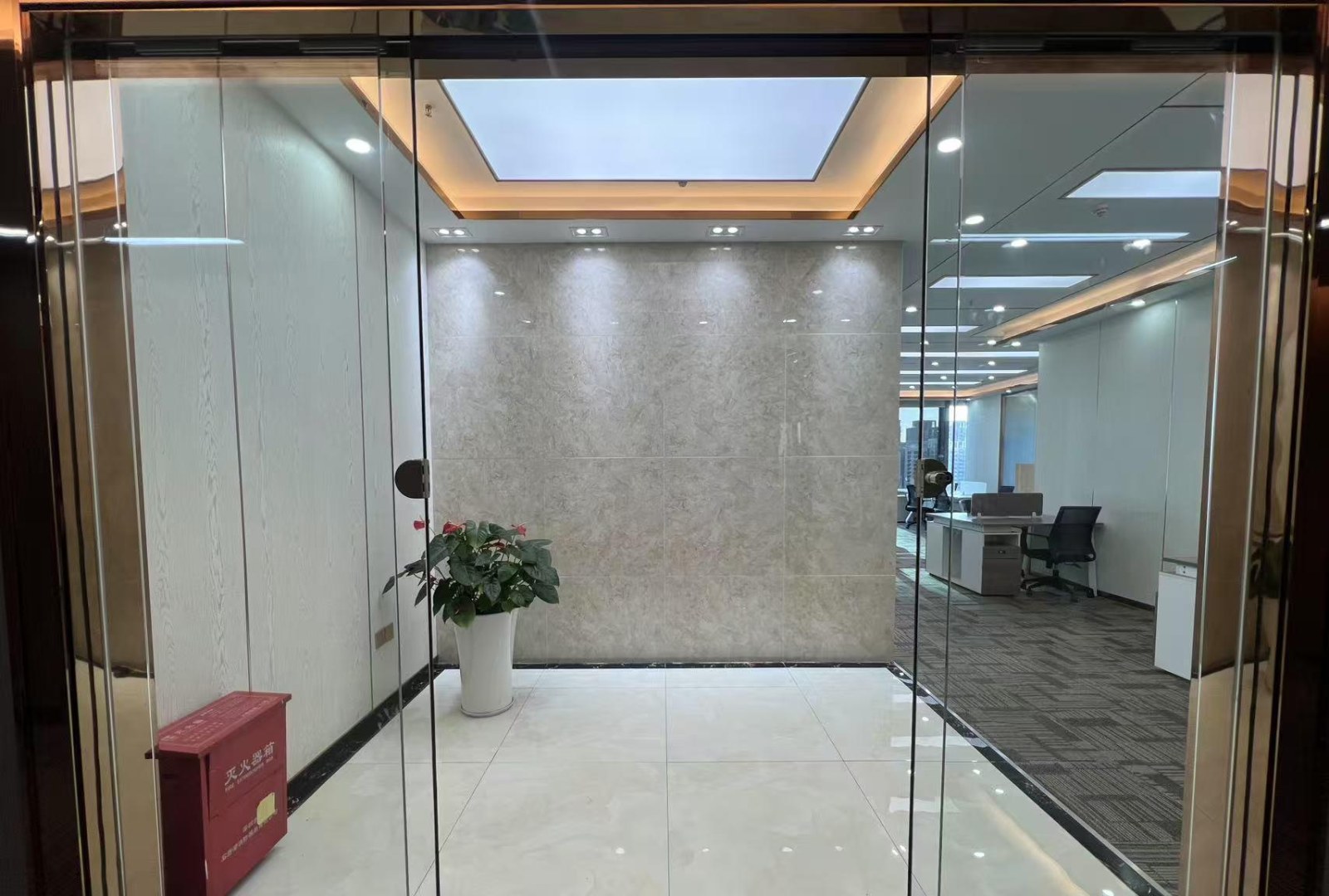 世纪汇广场(深南中路店) 263㎡ 精装 高楼层办公室出租