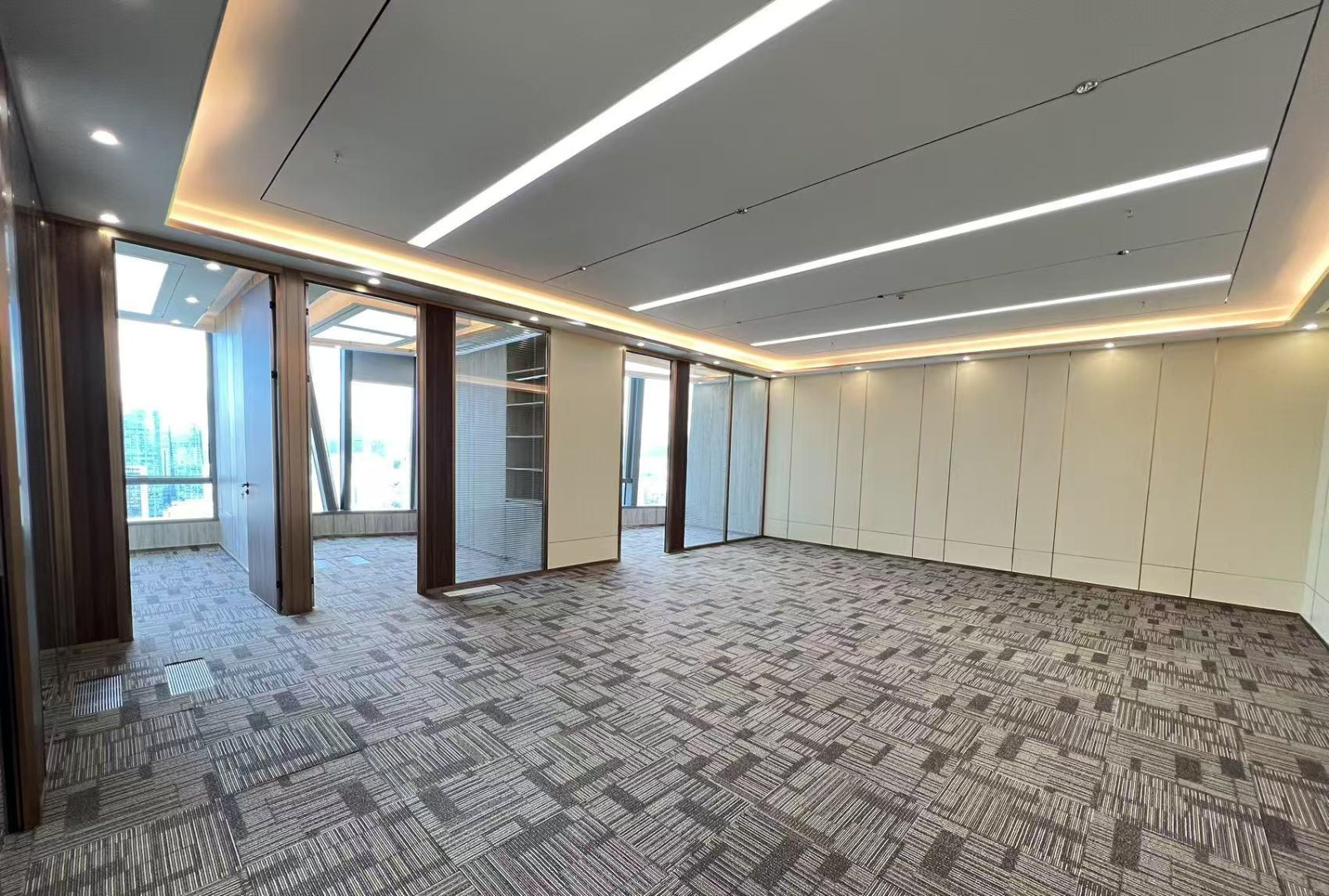 世纪汇广场(深南中路店) 588㎡ 精装 低楼层办公室出租