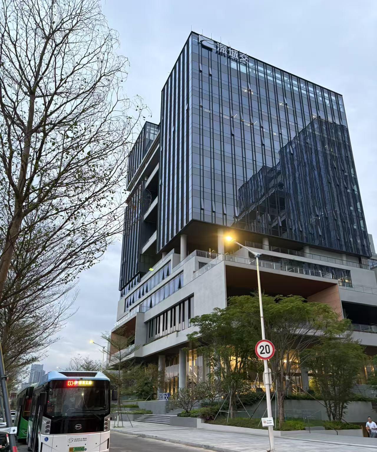 龙华设计产业园总部大厦 3500㎡ 精装 中楼层办公室出租