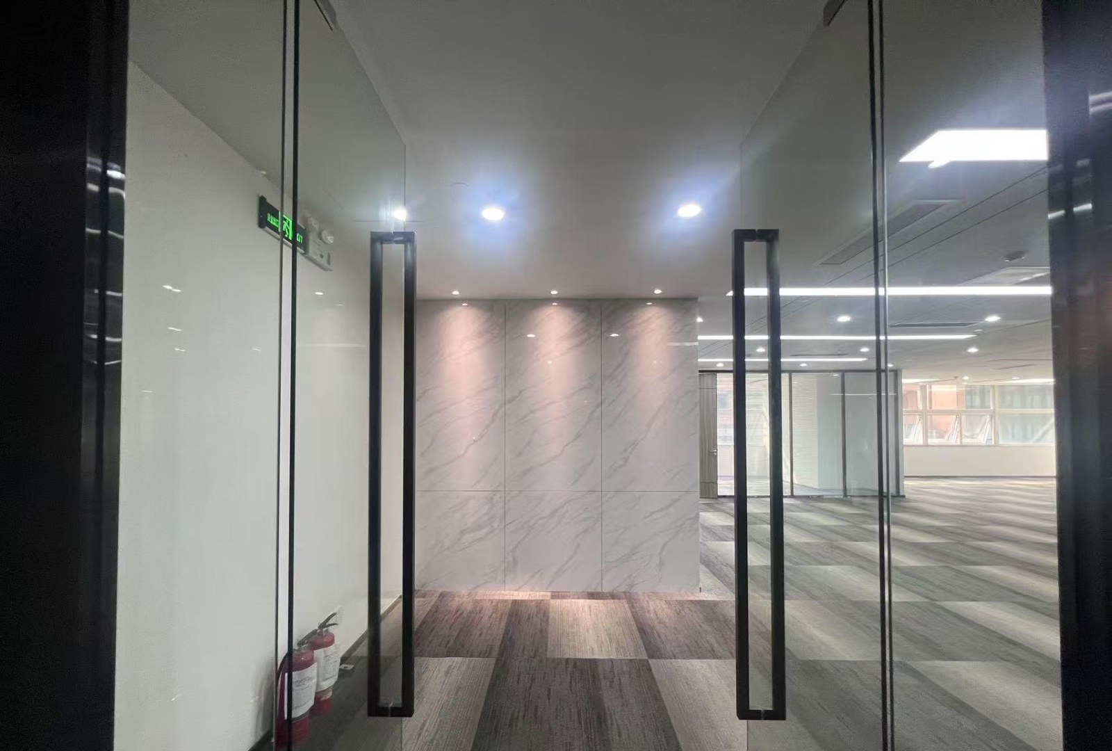 飞亚达科技大厦 358㎡ 精装 中楼层办公室出租