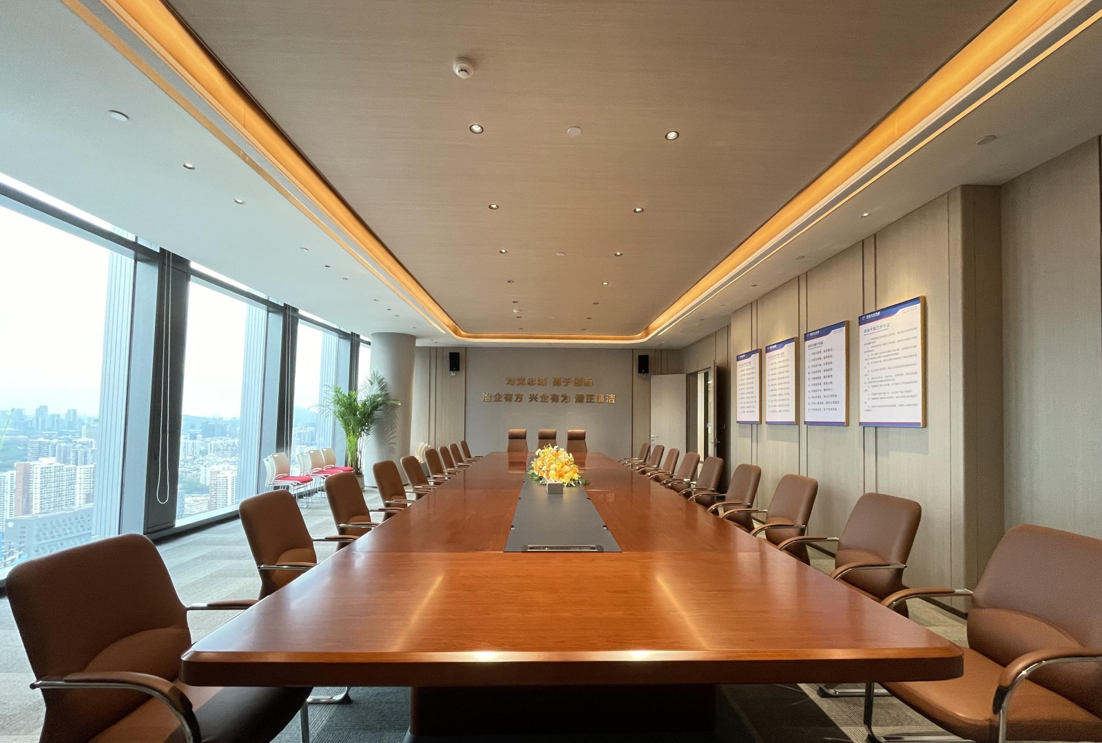 前海鸿荣源中心 2000㎡ 精装 高楼层办公室出租