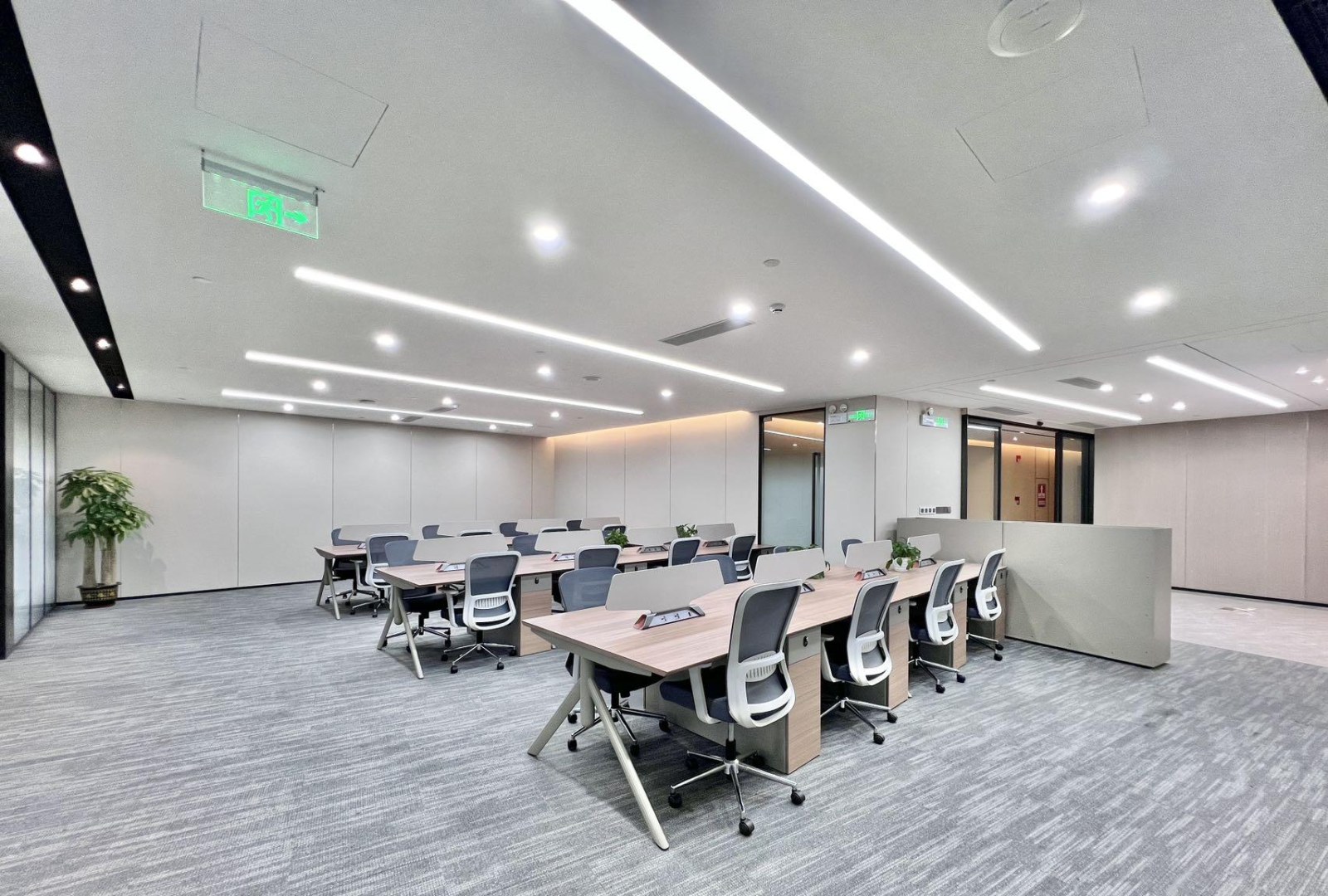 华润置地大厦-E座 520㎡ 精装 中楼层办公室出租