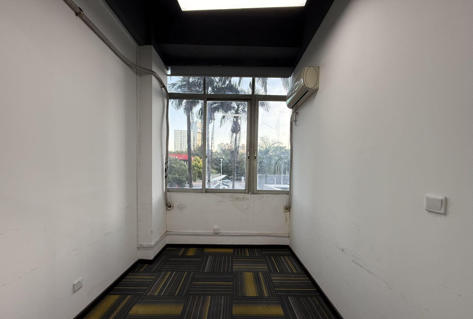 麻雀岭工业区-8号楼 80㎡ 精装 低楼层办公室出租