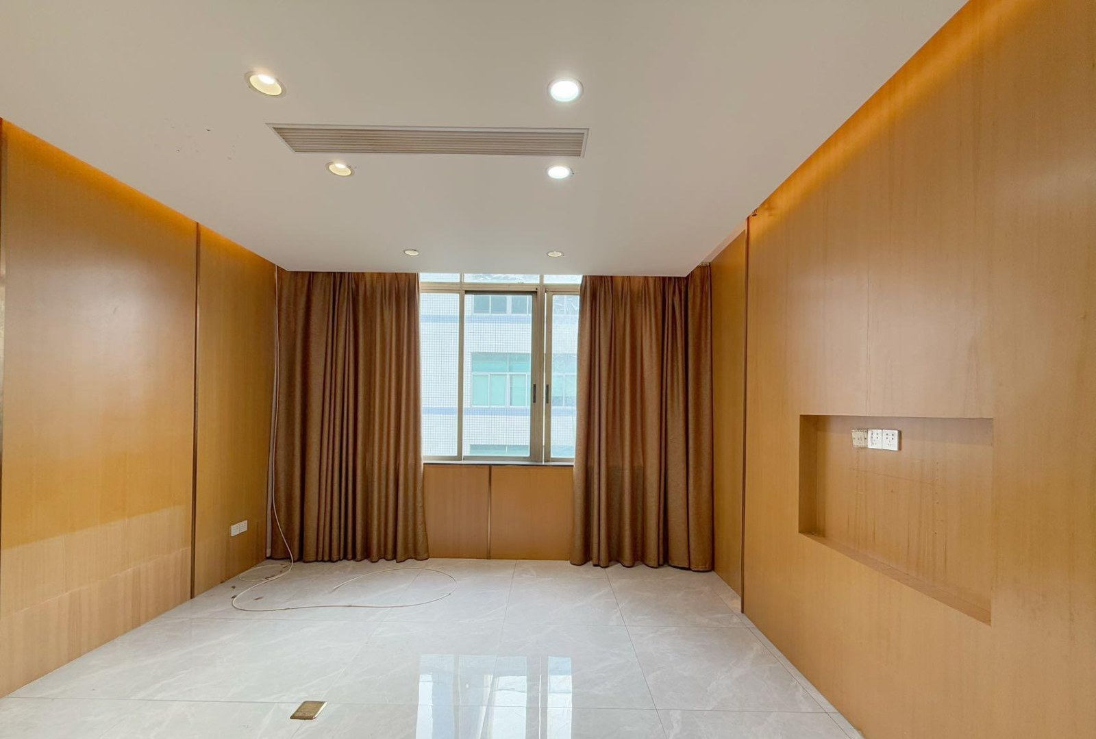 麻雀岭工业区-8号楼 240㎡ 精装 高楼层办公室出租