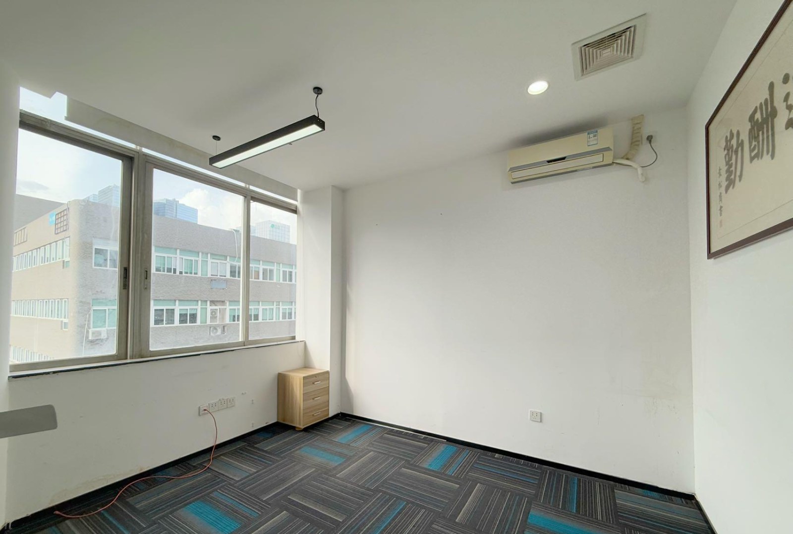 麻雀岭工业区-8号楼 240㎡ 精装 高楼层办公室出租