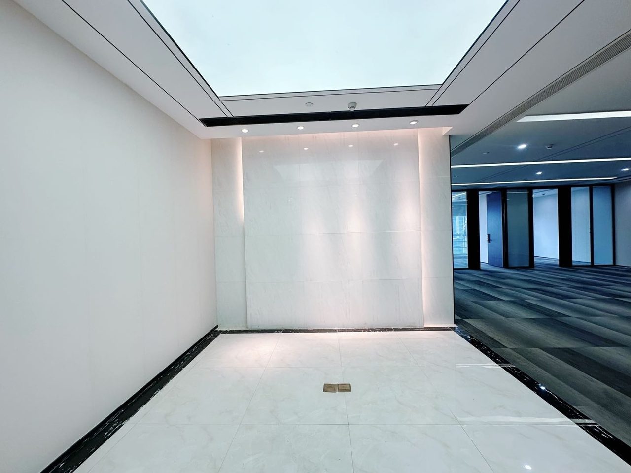 赛西科技大厦写字楼259㎡豪装户型·高层西向出租