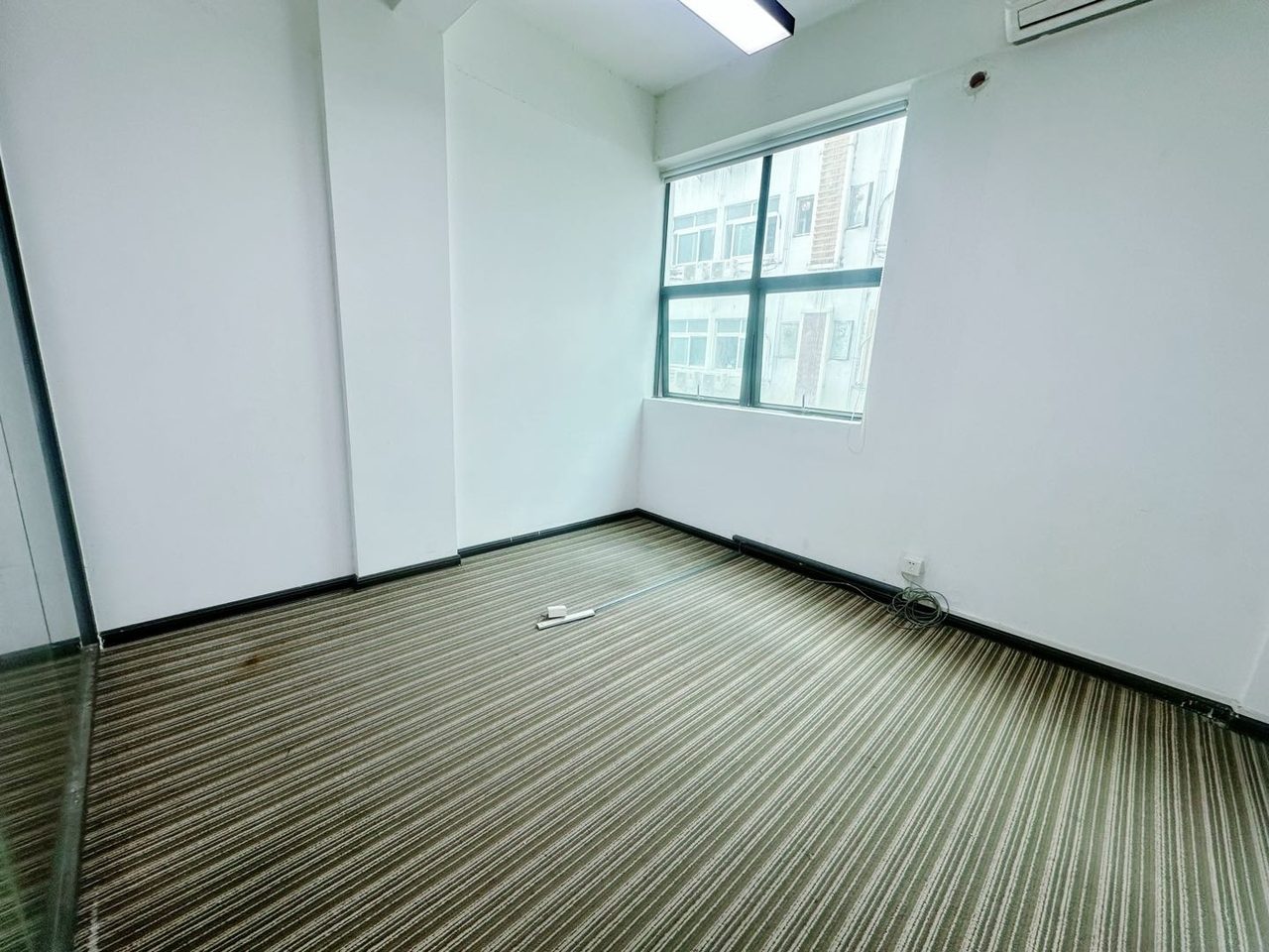 南山区西丽 南山云谷二期150㎡精装办公间中层出租