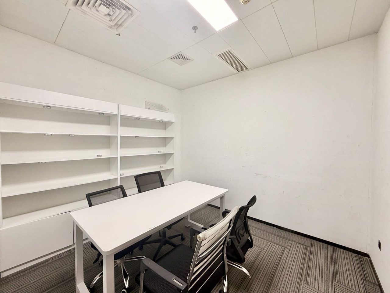 麻雀岭工业区写字楼108㎡精装户型·低层南向出租