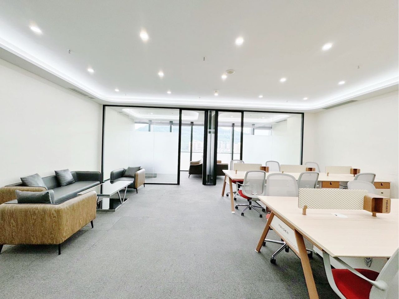 方大城写字楼271㎡精装户型·中层东向出租