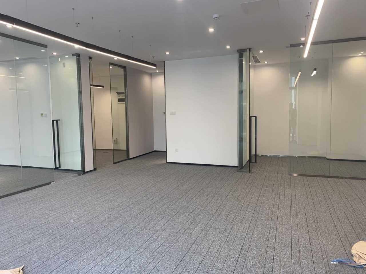 宝安区新安 稻兴环球科创中心(信义领域)211㎡精装办公间低层出租