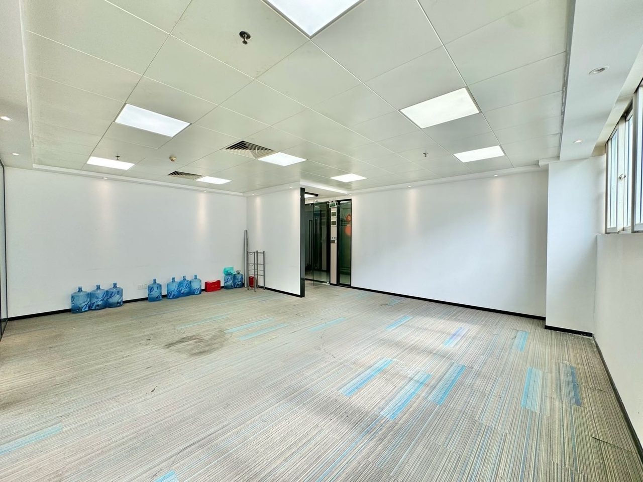 南山区科技园 麻雀岭工业区212㎡精装办公间高层出租