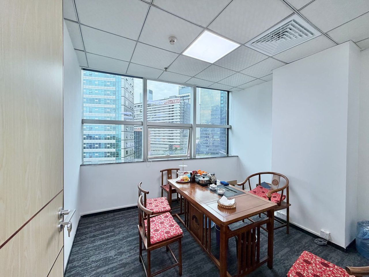 南山区科技园 曙光大厦(朗诗大厦）109㎡豪装办公间中层出租