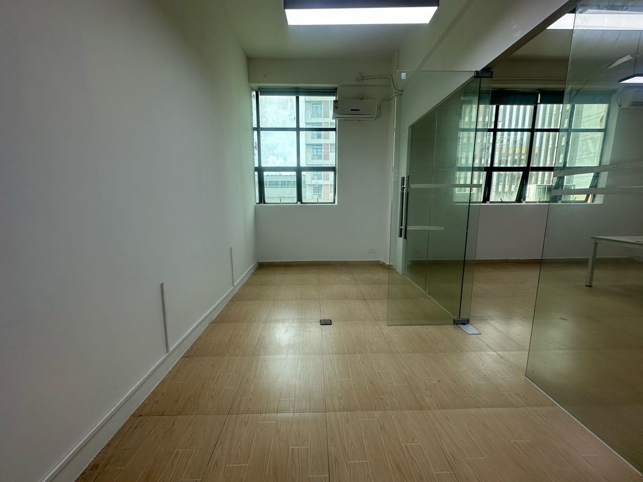南山区西丽 南山云谷二期102㎡精装办公间中层出租