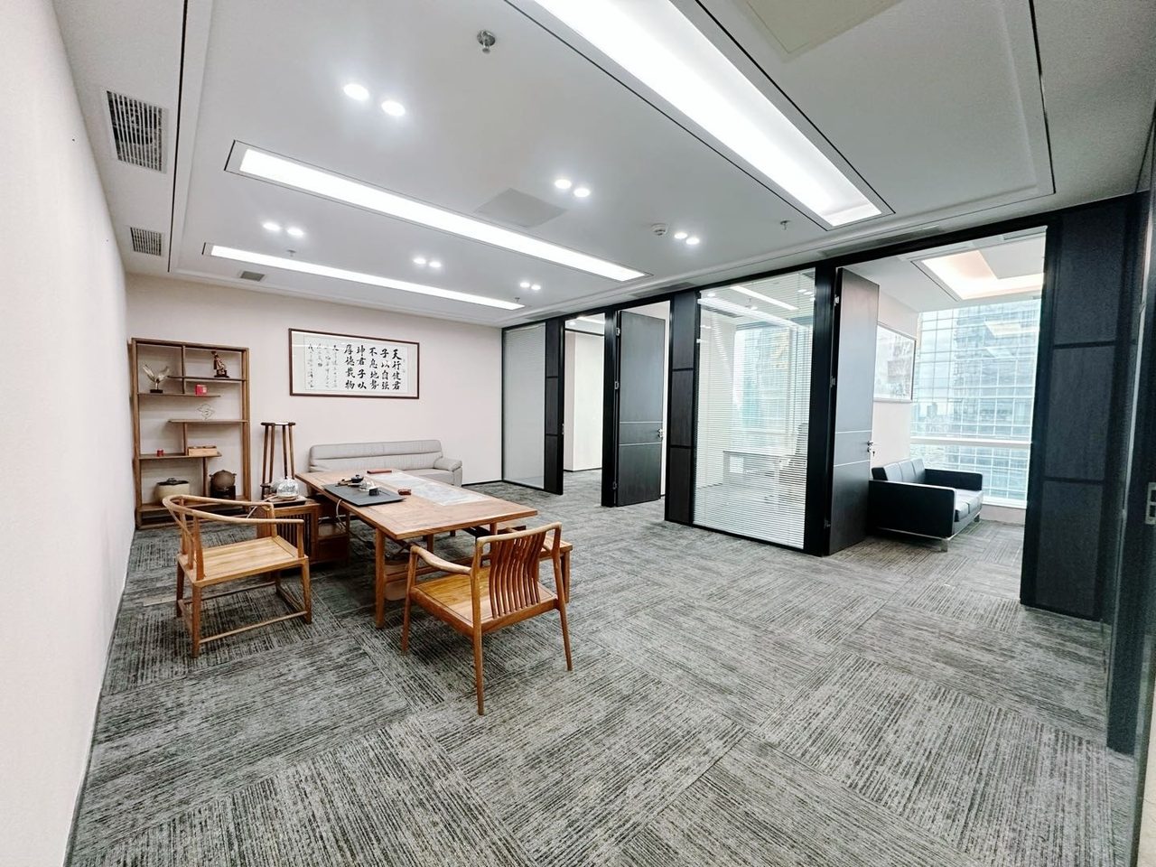 中洲控股中心238㎡精装办公室出租,高层北向采光好