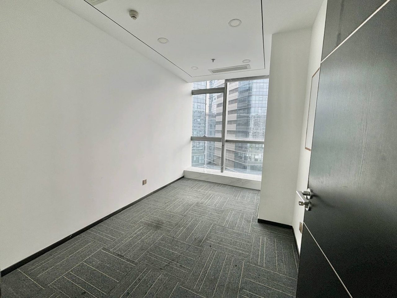 355㎡精装办公室 西北工业大学(深圳三航科技大厦)·近科苑站·高层