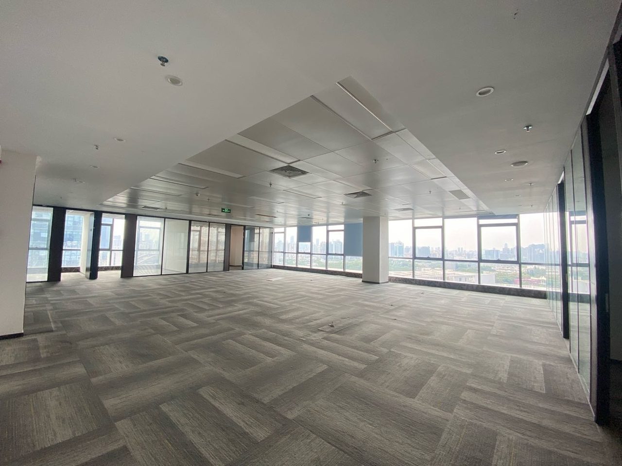 810㎡精装办公室 西北工业大学(深圳三航科技大厦)·近科苑站·高层