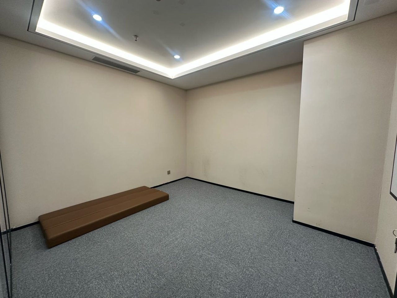 豪威科技大厦写字楼385㎡精装户型·高层西北向出租