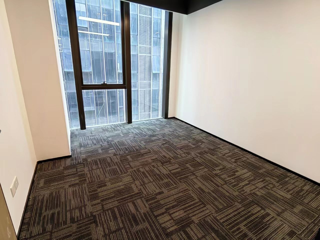 宝安区西乡写字楼出租 前海科兴科学园(正中华丽中心) 283㎡豪装