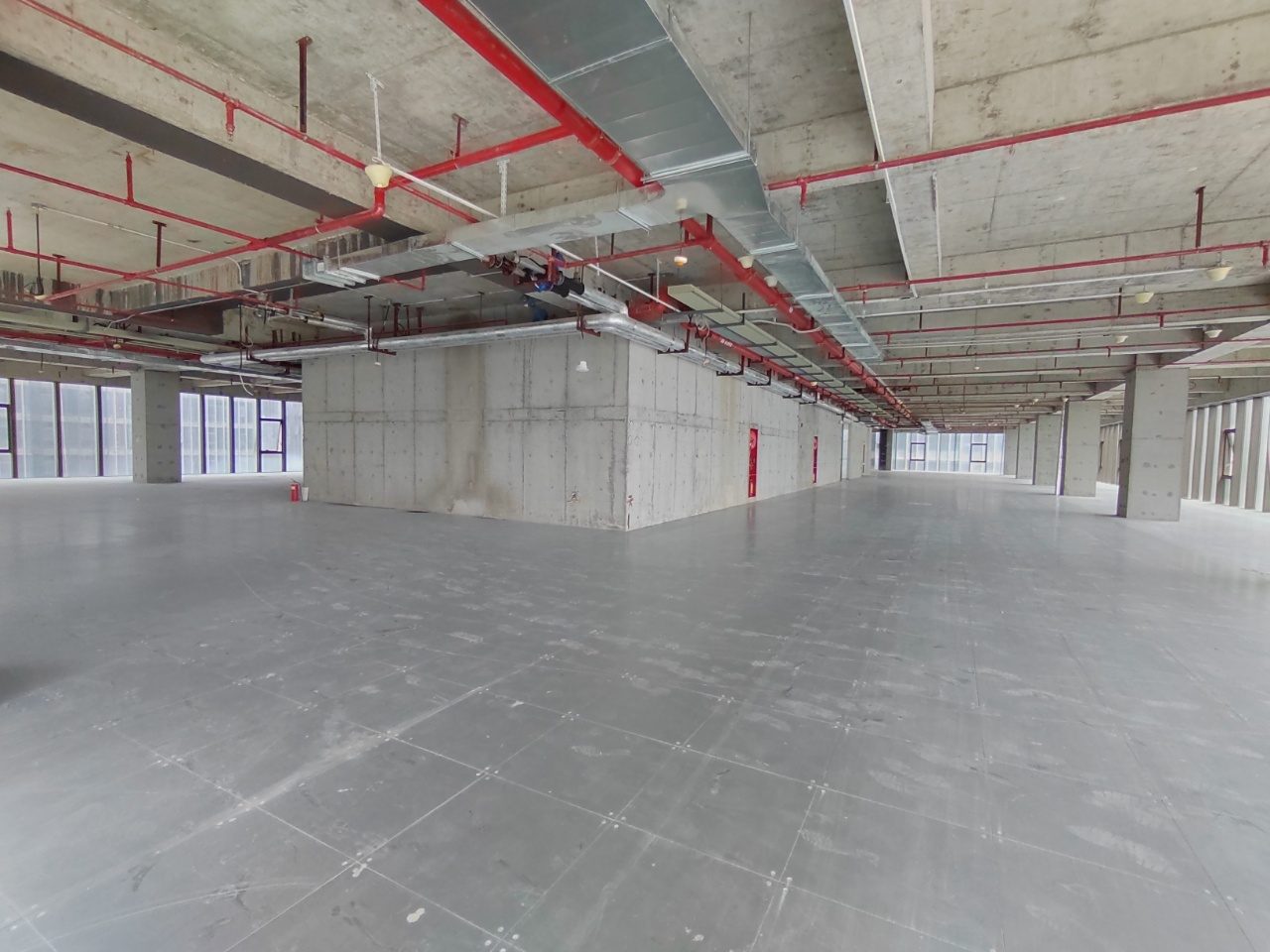 前海科兴科学园(正中华丽中心)1200㎡精装办公室出租,高层四面采光向采光好