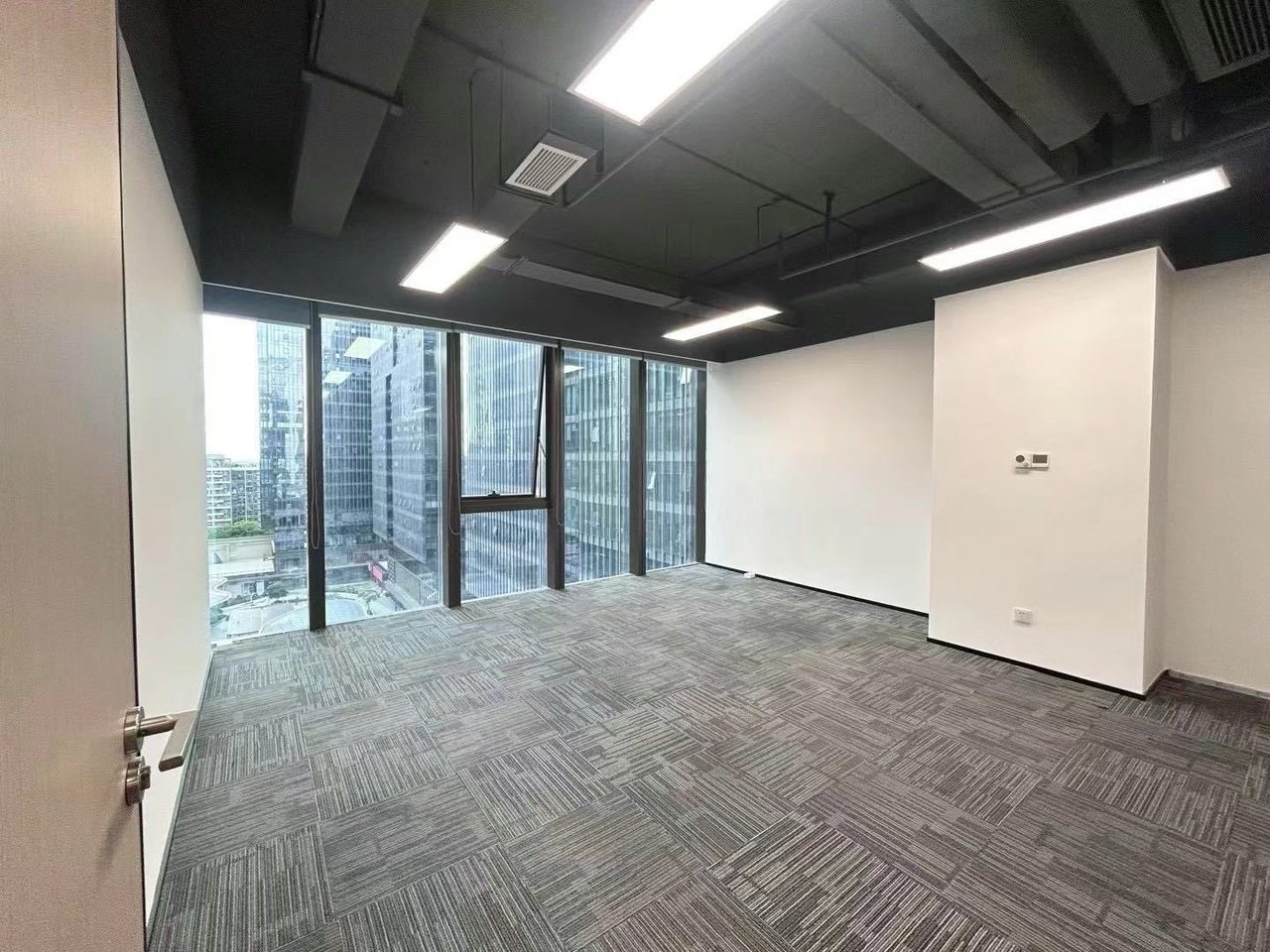 前海科兴科学园(正中华丽中心)写字楼285㎡精装户型·中层西北向出租
