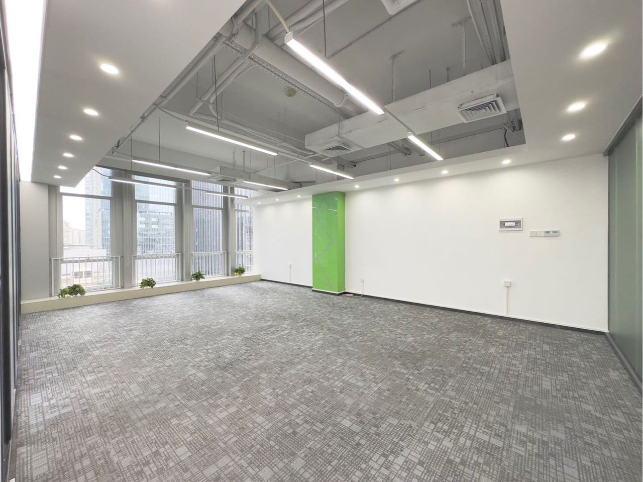 深圳市软件产业基地写字楼192㎡精装户型·中层东向出租