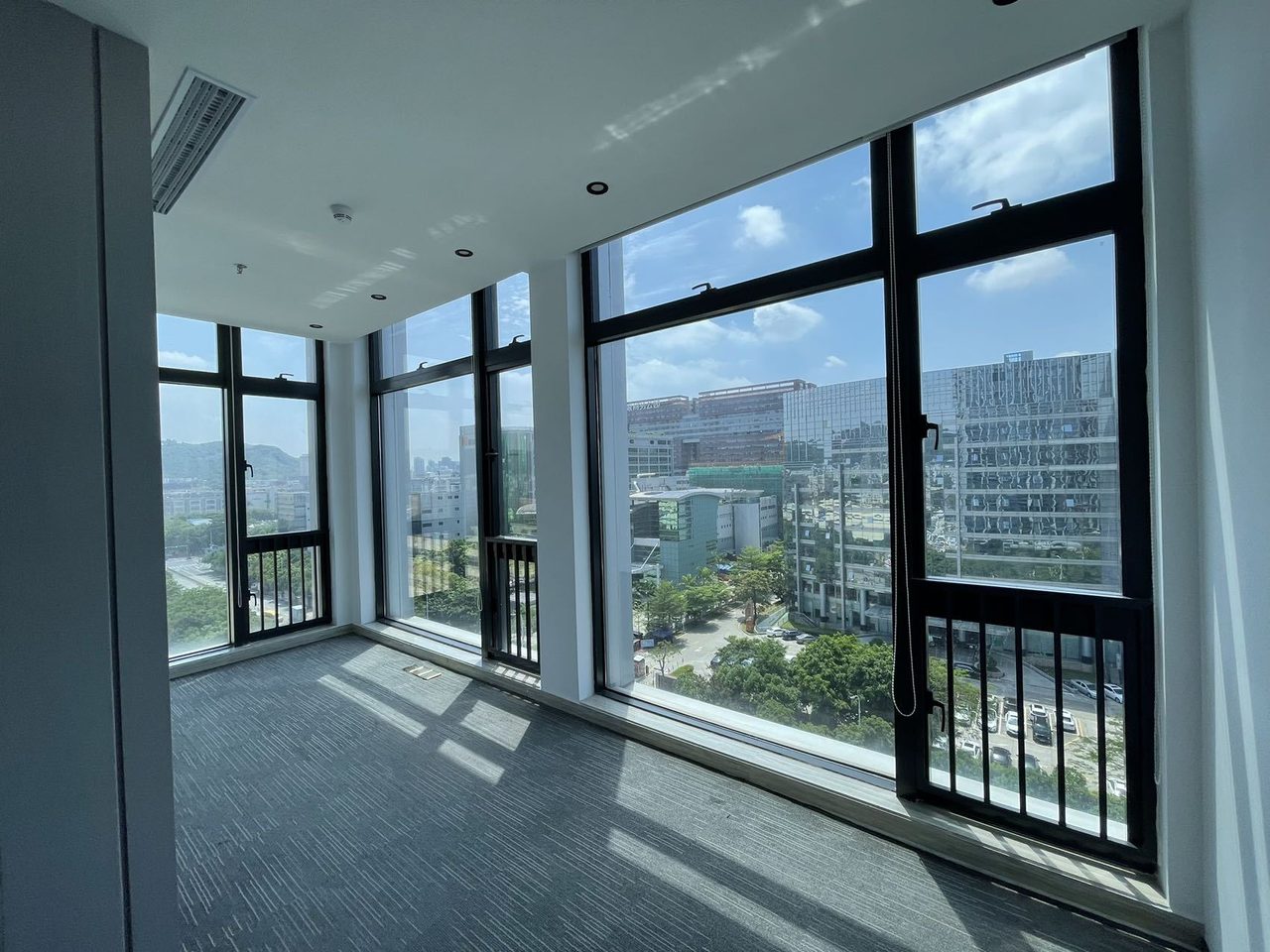 稻兴环球科创中心(信义领域)写字楼328㎡精装户型·低层东南向出租