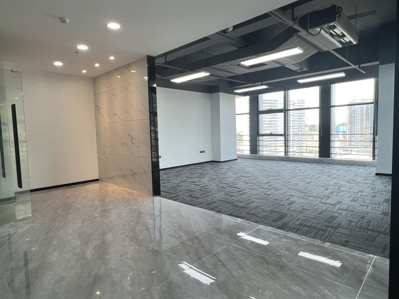 奋成智谷大厦写字楼232㎡精装户型·高层东南向出租