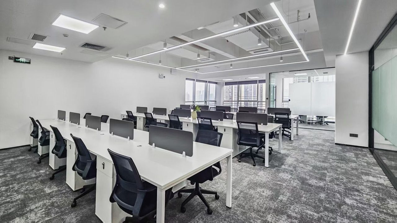 龙光世纪大厦356㎡精装办公室出租,高层东向采光好