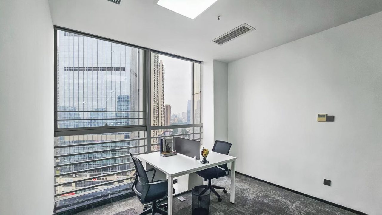 龙光世纪大厦356㎡精装办公室出租,高层东向采光好