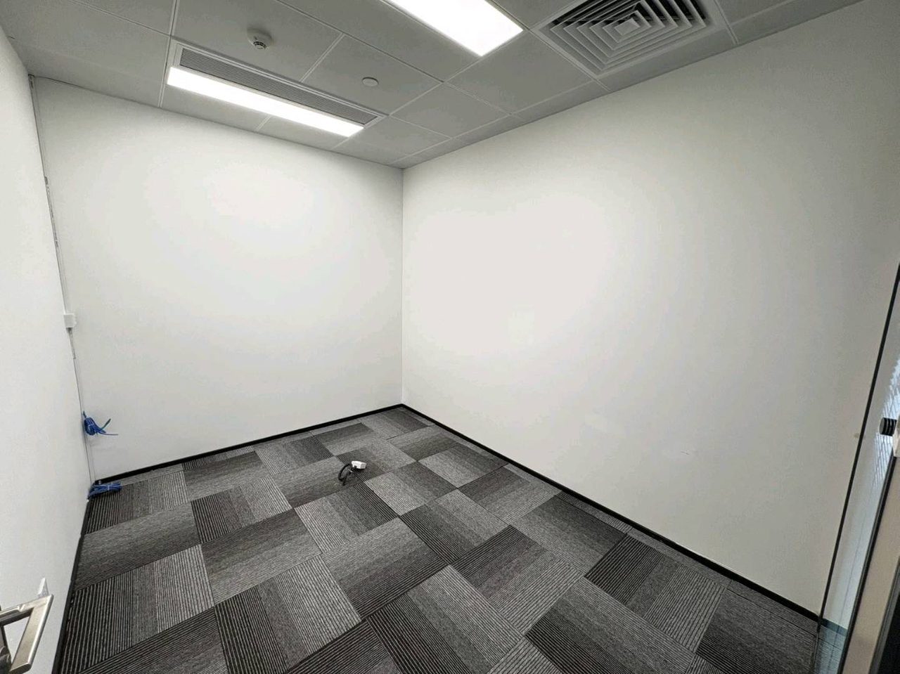 澳特科兴科学园365㎡精装办公室出租,中层西南向采光好
