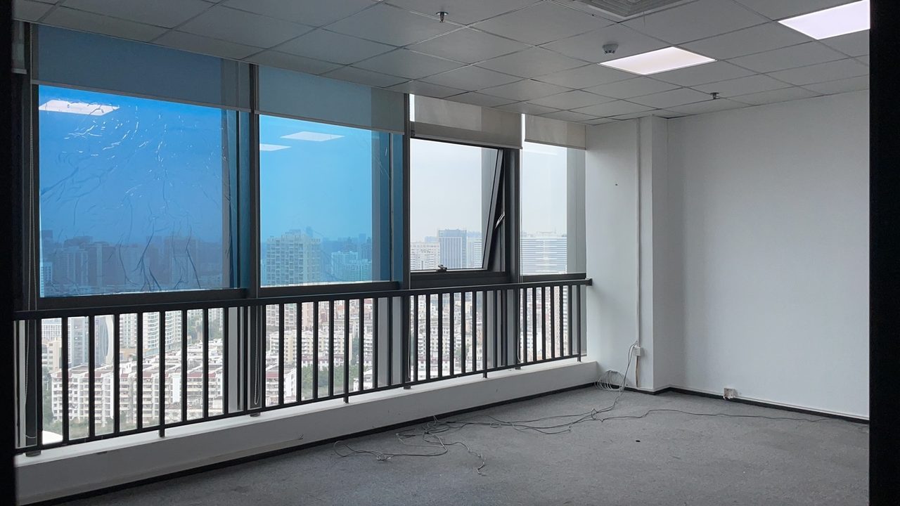南园枫叶大厦340㎡精装办公室出租，高层西北向采光好