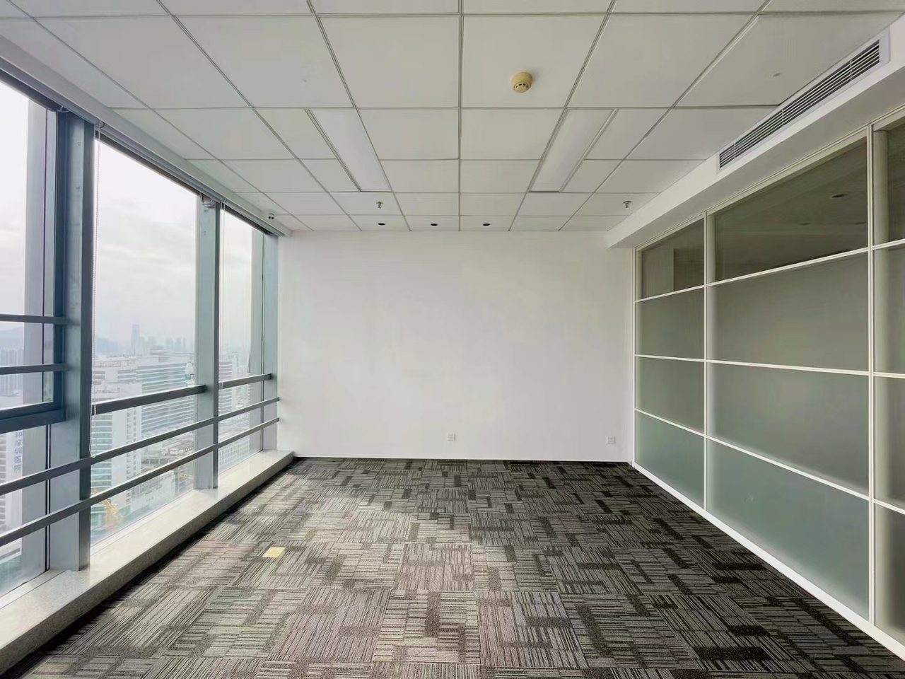 田厦金牛广场660㎡精装办公室出租,高层东南向采光好