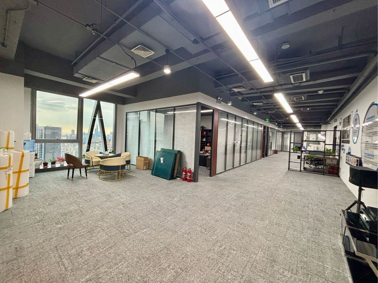 海信南方大厦748㎡精装写字楼（南山区后海） 近人才公园站