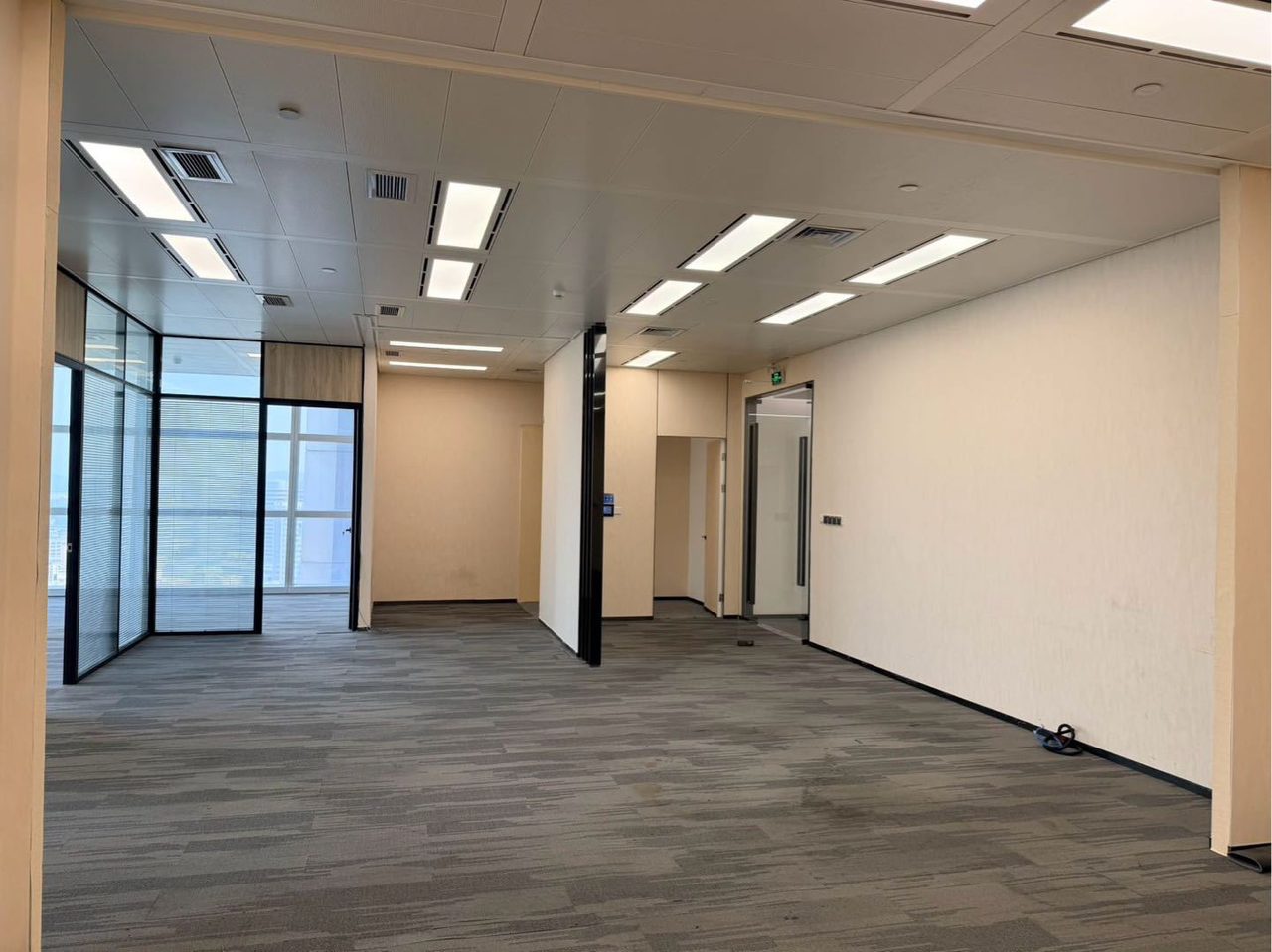 宝安区新安 恒明珠金融大厦277㎡精装办公间高层出租