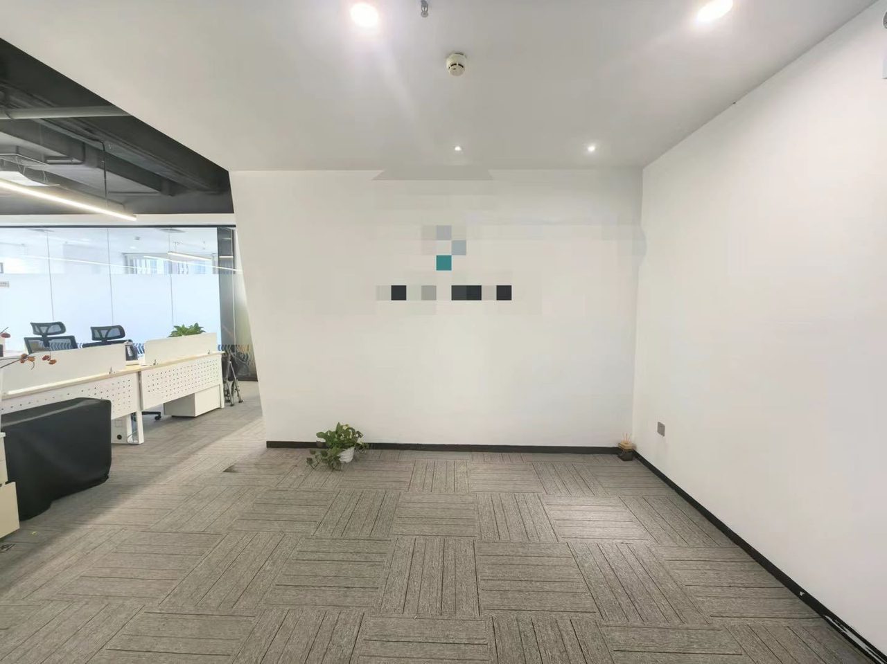 创维半导体设计大厦168㎡豪装办公室出租,低层东南向采光好