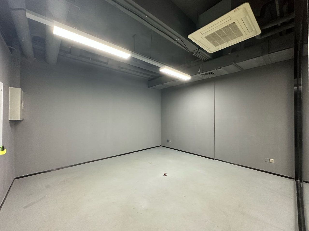 南山区科技园 源政创业大厦2400㎡精装办公间中层出租