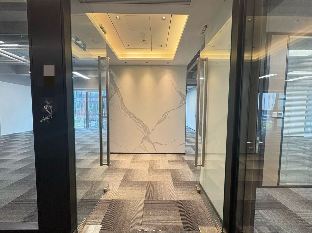 前海科兴科学园(正中华丽中心)写字楼272㎡精装户型·低层东北向出租