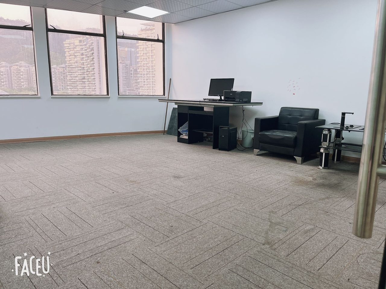 蛇口金融中心大厦80㎡精装办公室出租,中层西向采光好