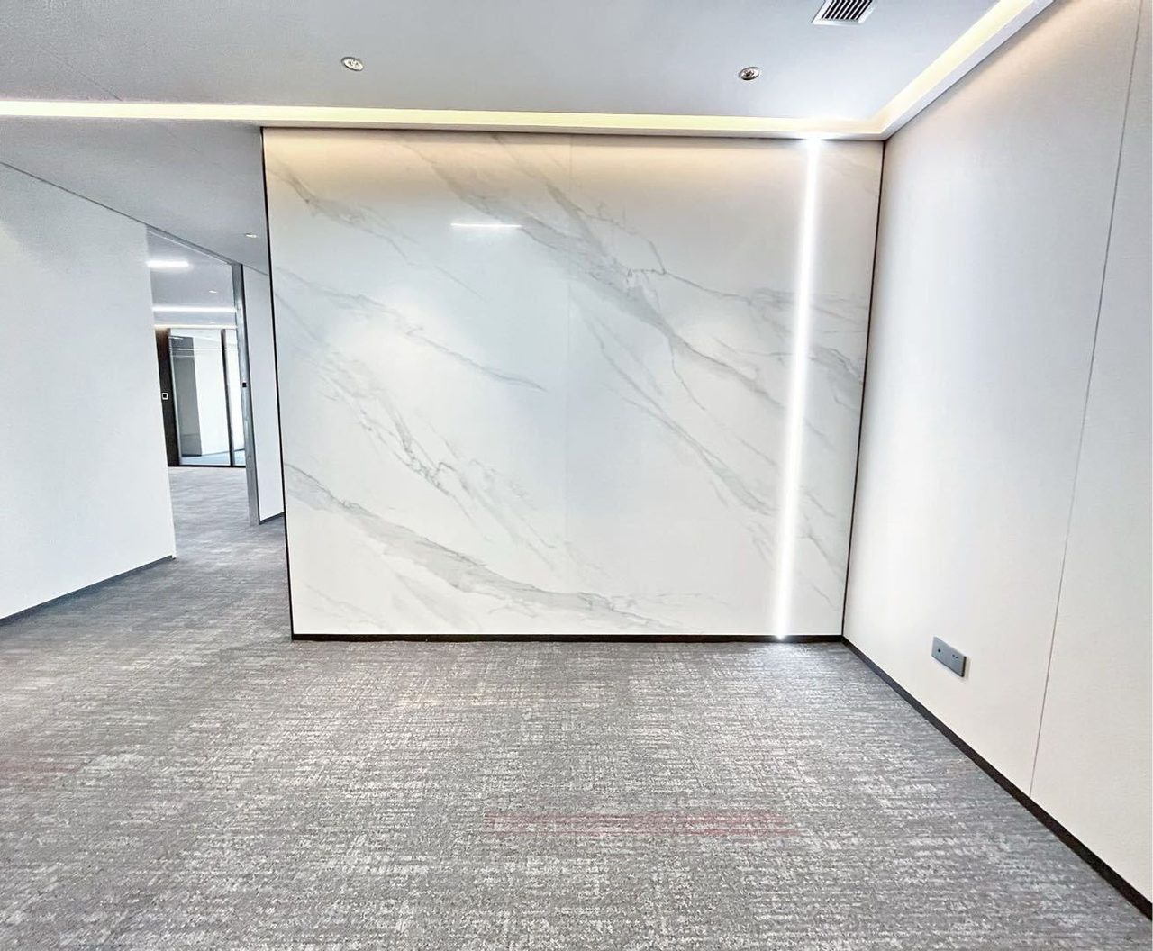 南山区科技园 豪威科技大厦423㎡精装办公间中层出租