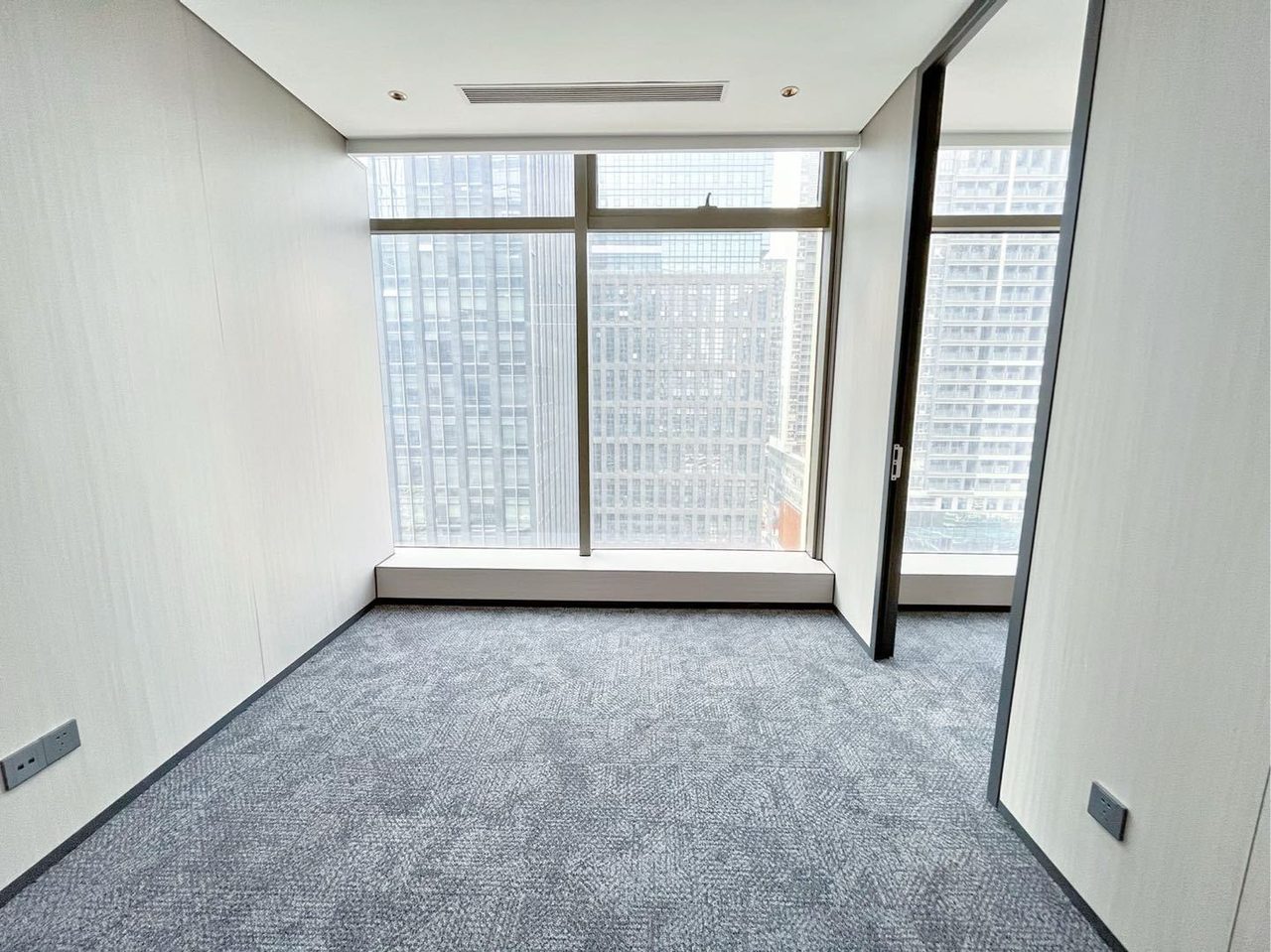 南山区科技园 豪威科技大厦423㎡精装办公间中层出租