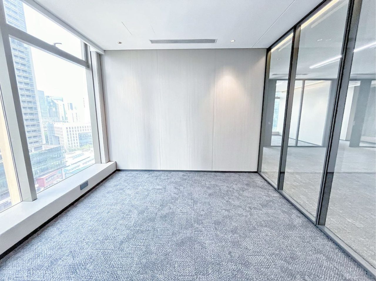 南山区科技园 豪威科技大厦423㎡精装办公间中层出租