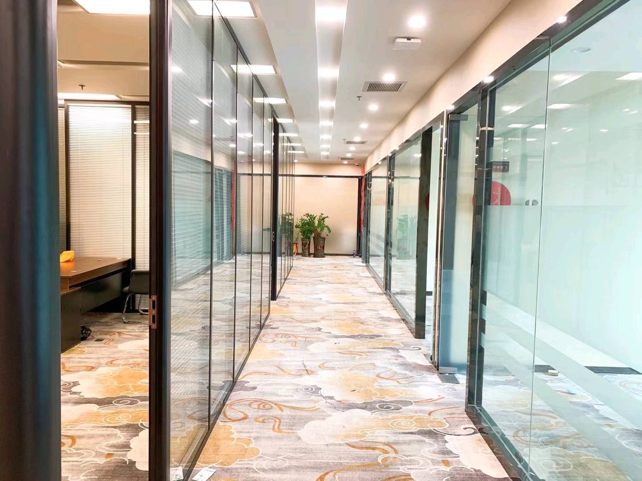 708㎡豪装办公室 皇岗商务中心·近会展中心站·中层