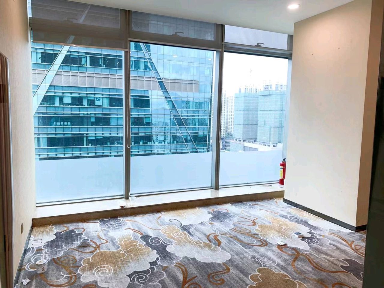 708㎡豪装办公室 皇岗商务中心·近会展中心站·中层