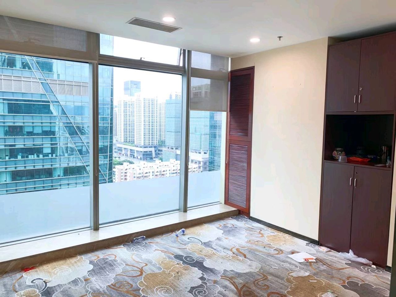 708㎡豪装办公室 皇岗商务中心·近会展中心站·中层