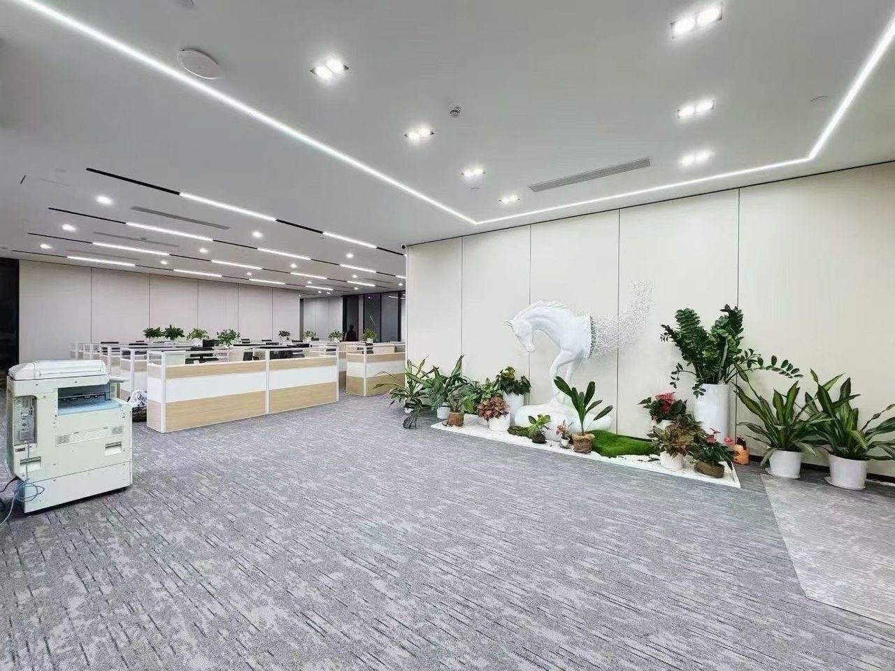 智慧广场写字楼800㎡精装户型·高层四面采光向出租
